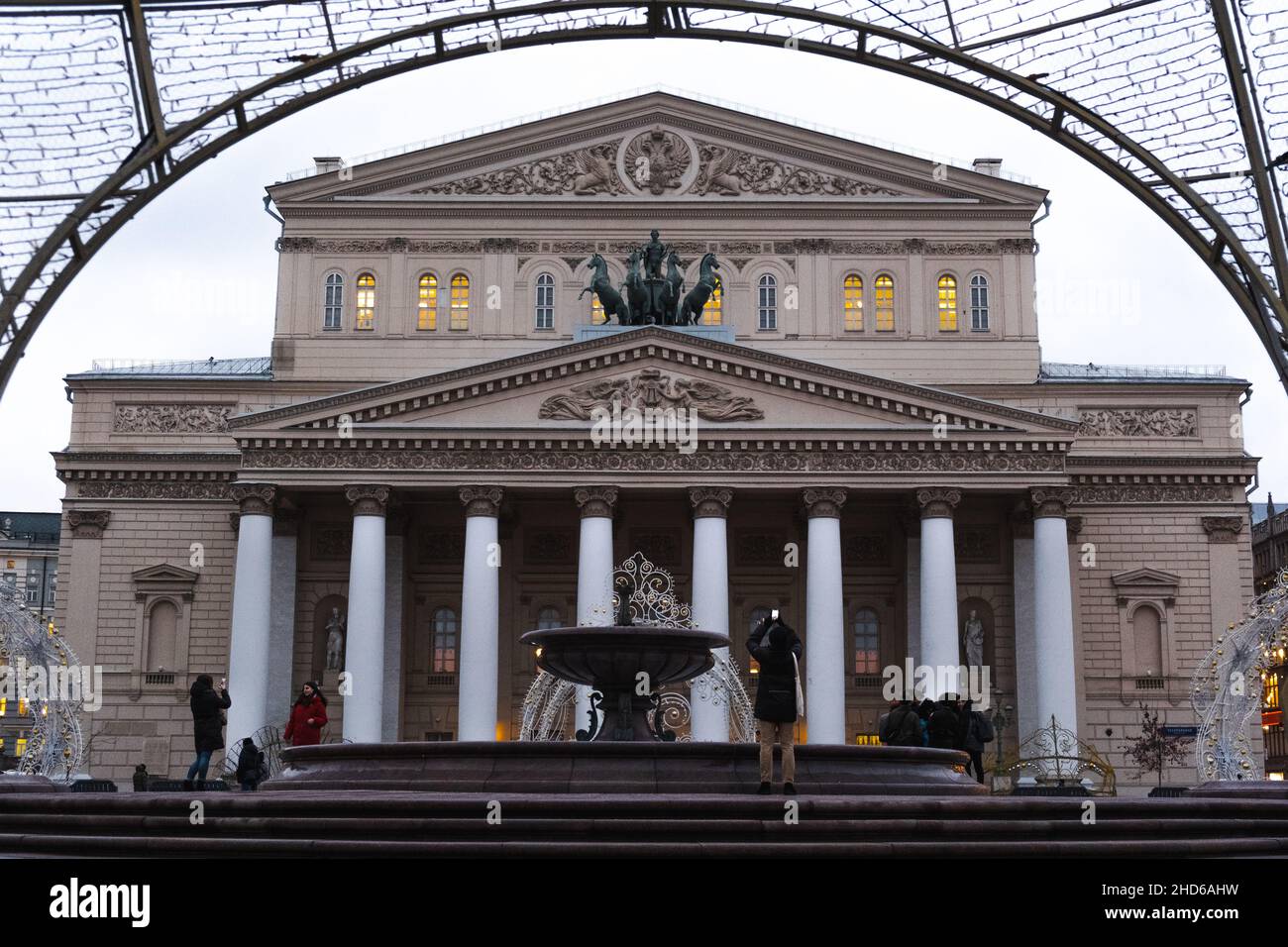 Le théâtre Bolchoï est le plus ancien théâtre public et un monument de toute la Russie.Le ballet et l'opéra de Moscou devraient être observés ici, au cœur même de la capitale, près du Kremlin Banque D'Images
