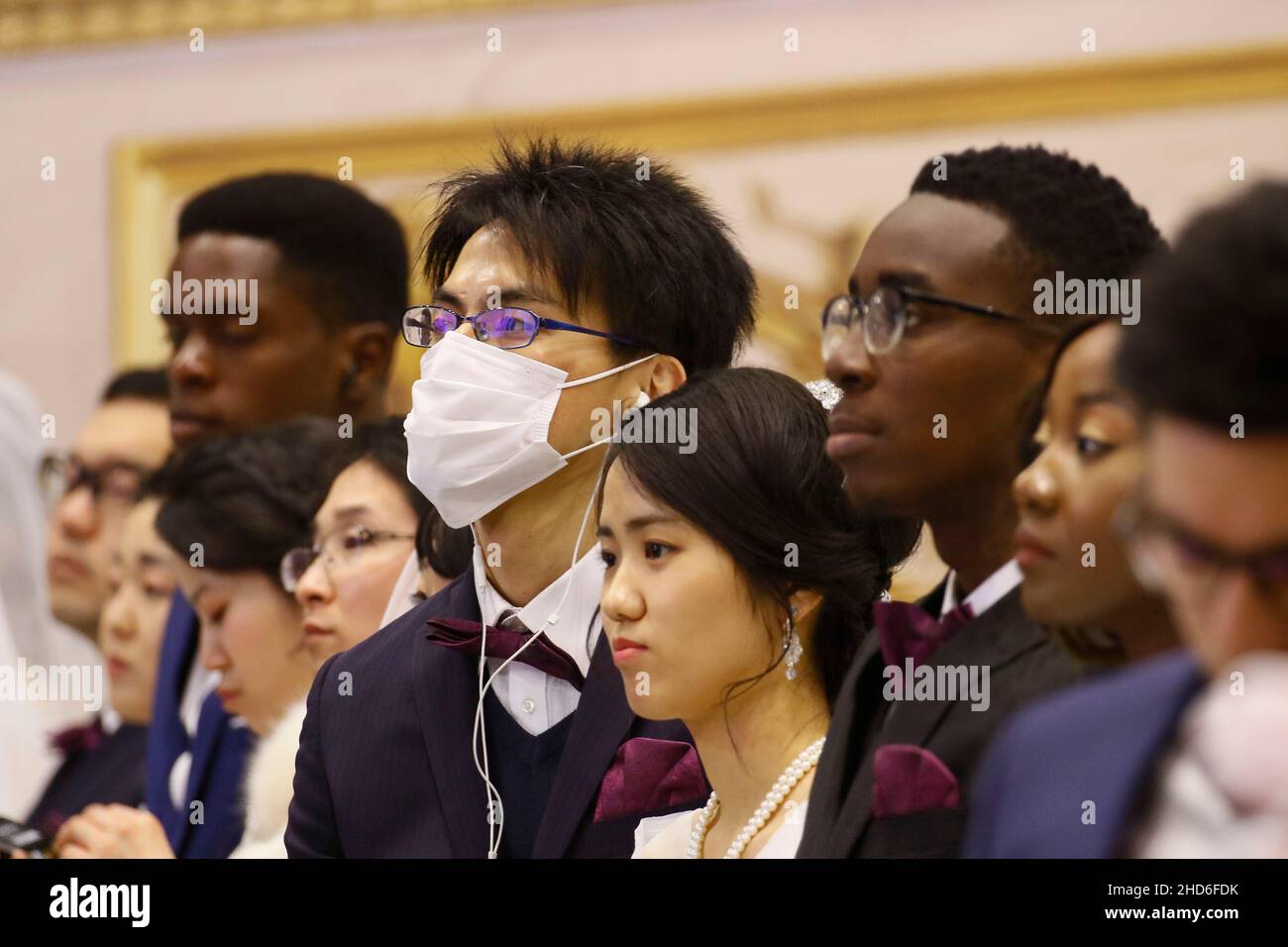 07 févr. 2020-Gapyeong, Corée du Sud-des milliers de couples prennent part à un mariage de masse de la Fédération familiale pour la paix et l'unification mondiales, communément connue sous le nom d'Eglise de l'unification, au Centre mondial de la paix de Cheongshim à Gapyeong-Gun, Corée du Sud. Banque D'Images