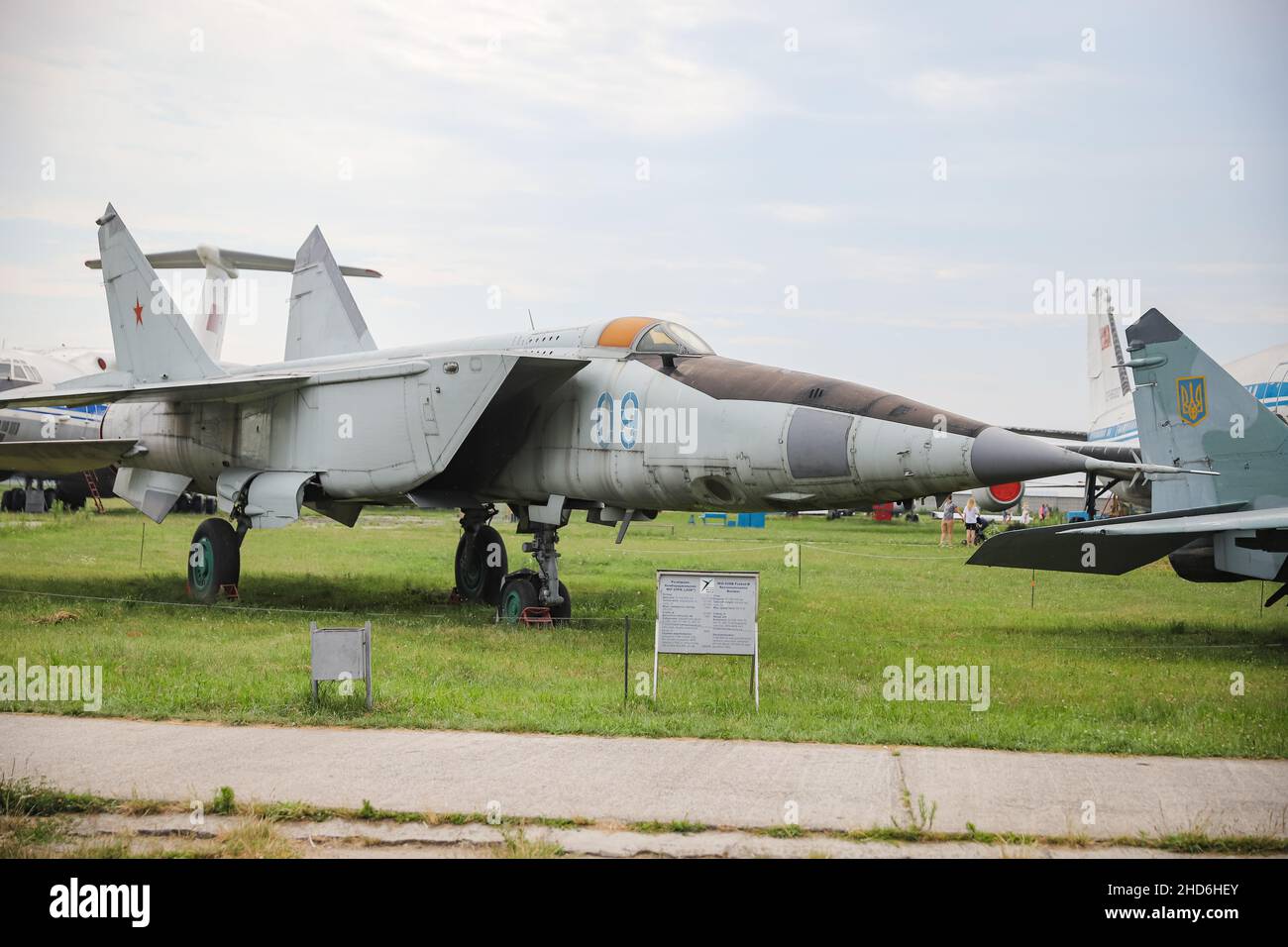 KIEV, UKRAINE - 01 AOÛT 2021 : l'armée de l'air de l'Union soviétique Mikoyan-Gurevitch MIG-25 Foxbat est exposée au Musée de l'aviation d'État d'Oleg Antonov Banque D'Images