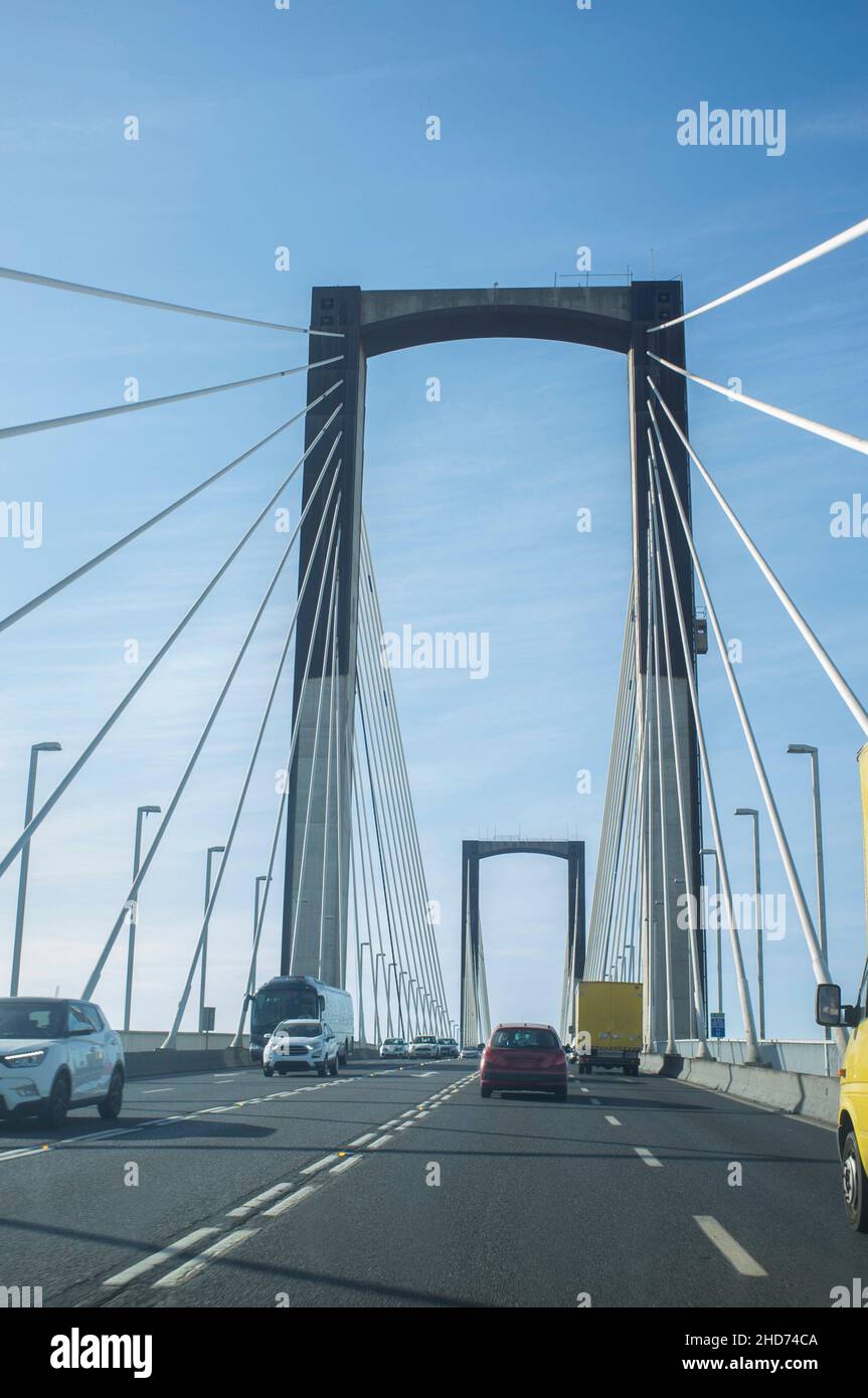 Pont Centenario pris avec la circulation quotidienne.Vue de l'intérieur de la voiture. Banque D'Images