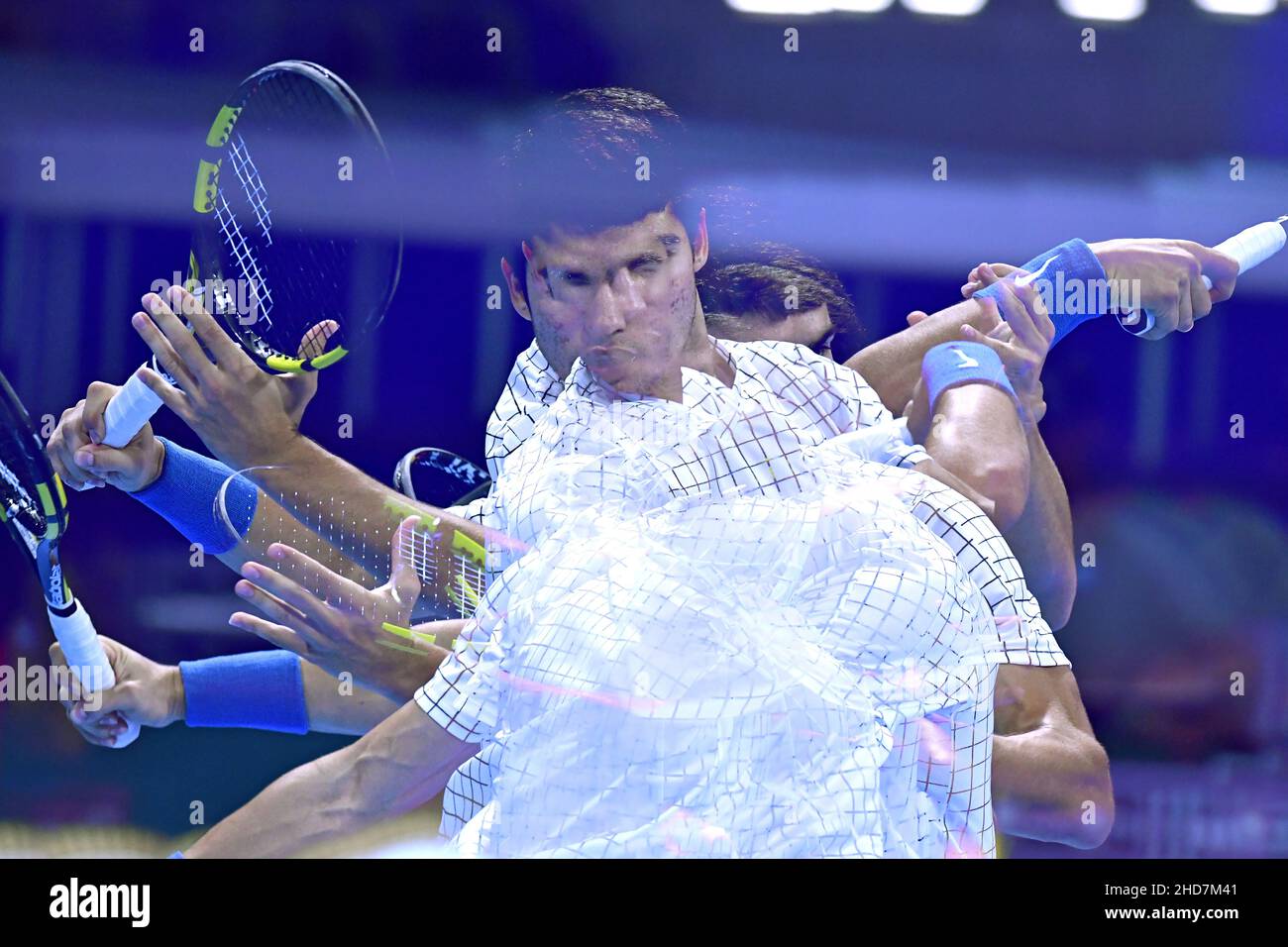 Le joueur de tennis espagnol Carlos Alcaraz entre sur le terrain lors de la finale ATP de la prochaine génération, à Milan. Banque D'Images