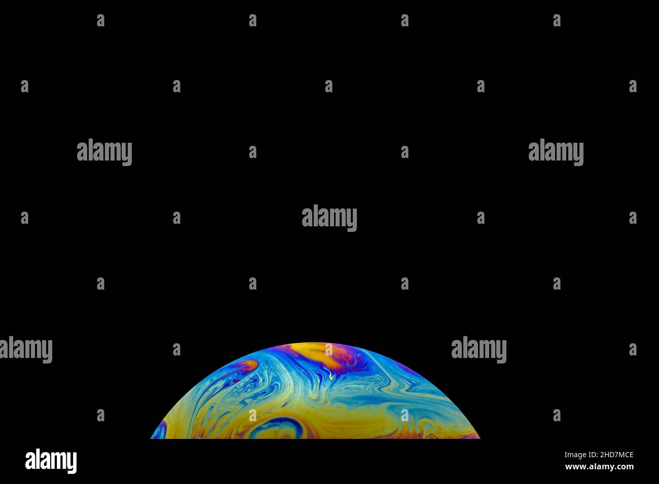 Gros plan sur les boules de savon.Planète extraterrestre psychédélique multicolore avec une atmosphère dans l'obscurité de l'univers Banque D'Images