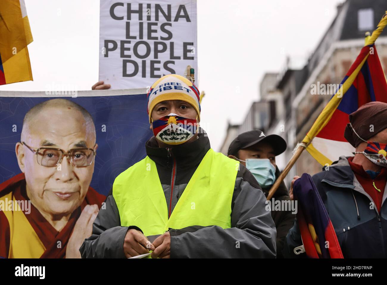 Bruxelles, Belgique.4th janvier 2022.Les Tibétains et les militants des droits de l'homme se réunissent près du siège de l'Union européenne pour appeler au boycott des Jeux Olympiques d'hiver de 2022 à Beijing.La Chine accueillera les Jeux olympiques et paralympiques d'hiver de 2022 en février prochain.Bruxelles, Belgique, le 4 janvier 2022.(Credit image: © Valeria Mongelli/ZUMA Press Wire) Credit: ZUMA Press, Inc./Alamy Live News Banque D'Images