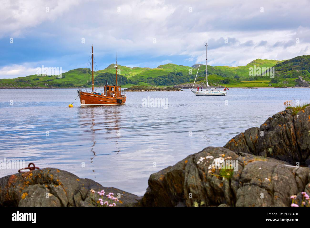 Le Sgarbh (gaélique pour cormorant, l'oiseau de mer) a été construit en 1947, maintenant un bateau à moteur classique entièrement restauré amarré à Crinan Banque D'Images