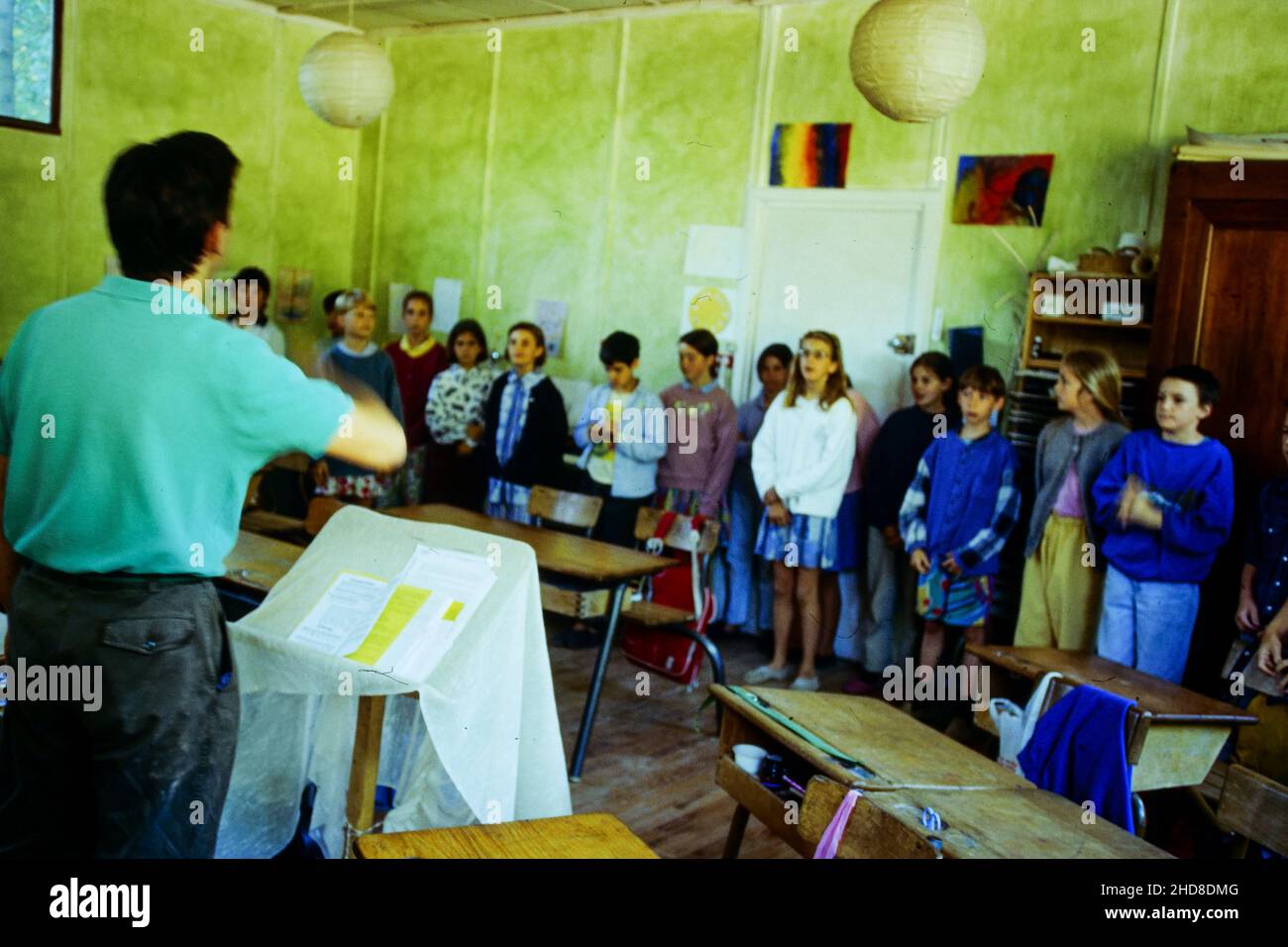 Archives 90ies : élèves de l'école privée Steiner, Saint-Genis Laval, Rhône, France, 1995 Banque D'Images