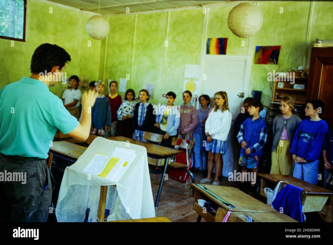 Archives 90ies : élèves de l'école privée Steiner, Saint-Genis Laval, Rhône, France, 1995 Banque D'Images