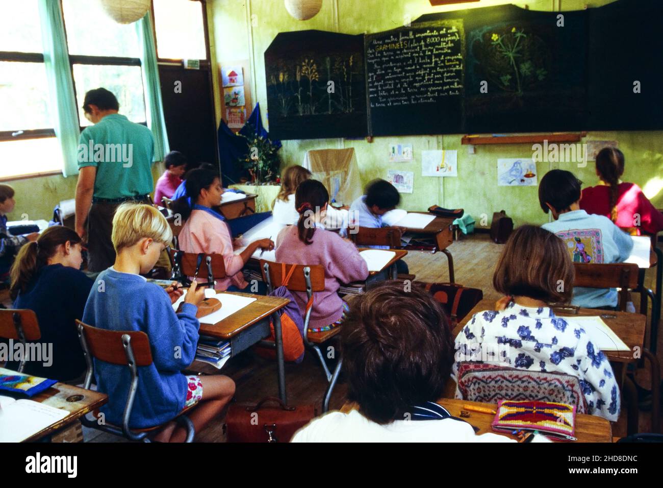 Archives 90ies : élèves de l'école privée Steiner, Saint-Genis Laval, Rhône, France, 1995 Banque D'Images
