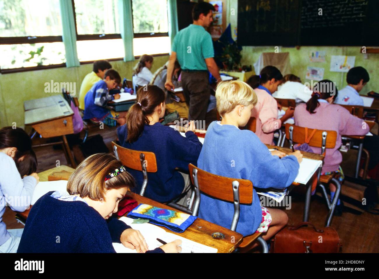 Archives 90ies : élèves de l'école privée Steiner, Saint-Genis Laval, Rhône, France, 1995 Banque D'Images