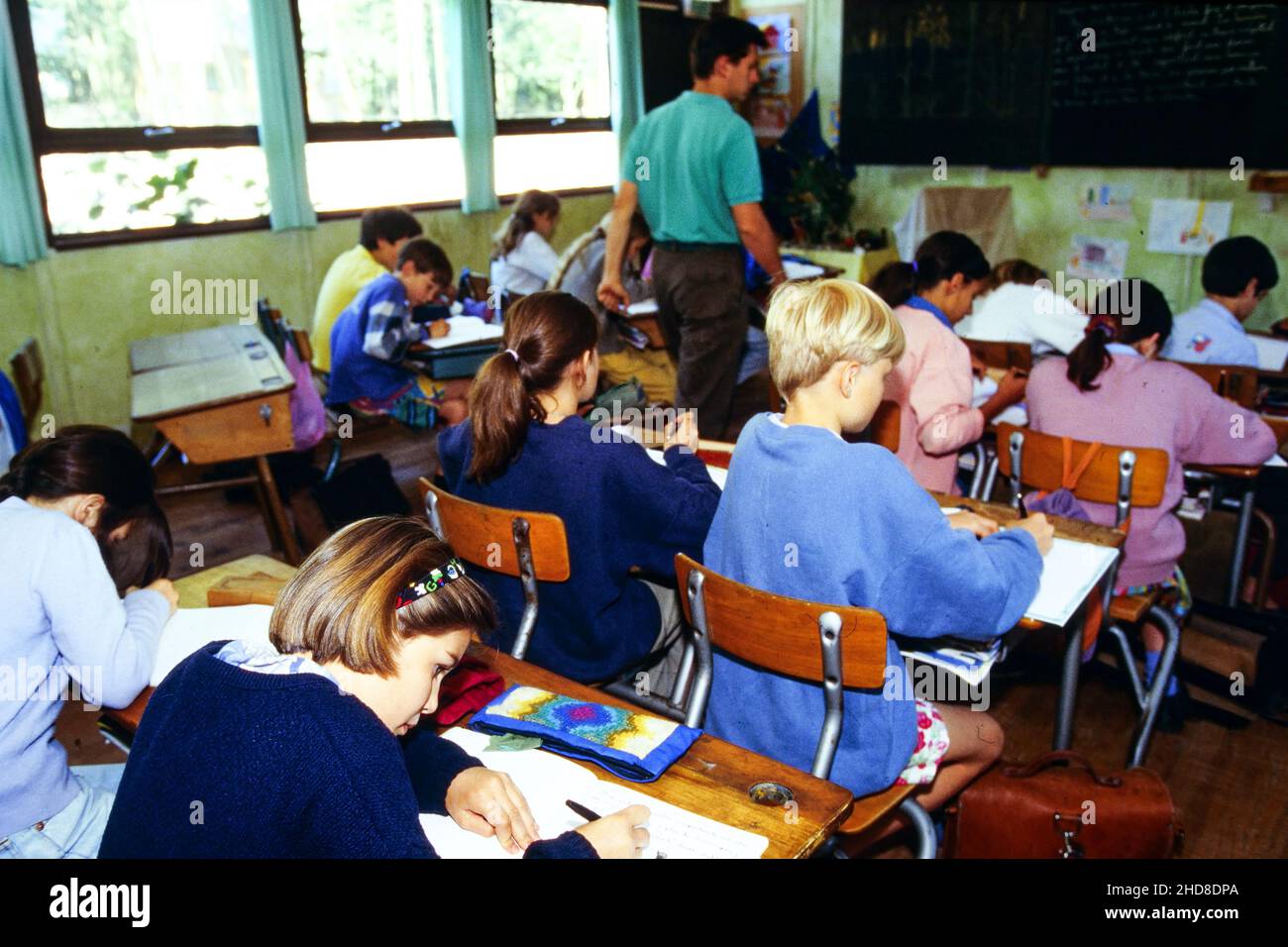 Archives 90ies : élèves de l'école privée Steiner, Saint-Genis Laval, Rhône, France, 1995 Banque D'Images