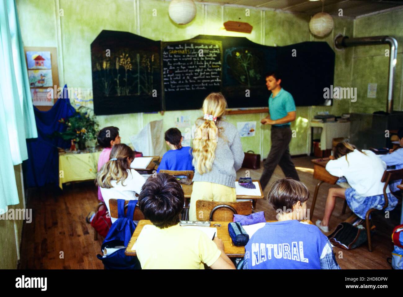 Archives 90ies : élèves de l'école privée Steiner, Saint-Genis Laval, Rhône, France, 1995 Banque D'Images