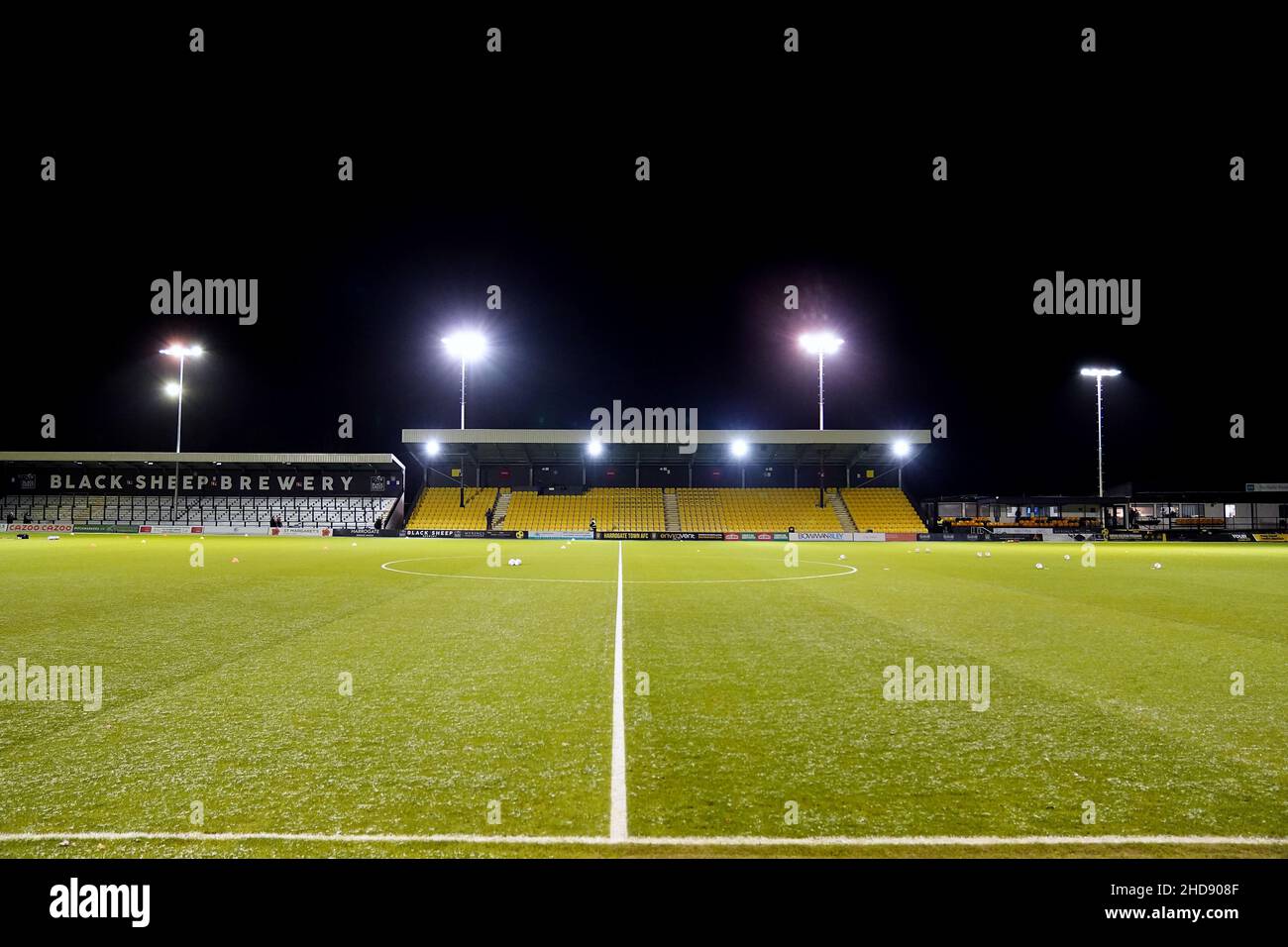 Une vue générale du terrain en amont du Trophée de Papa John's de seize matchs au stade Envirovent, à Harrogate.Date de la photo: Mardi 4 janvier 2022. Banque D'Images