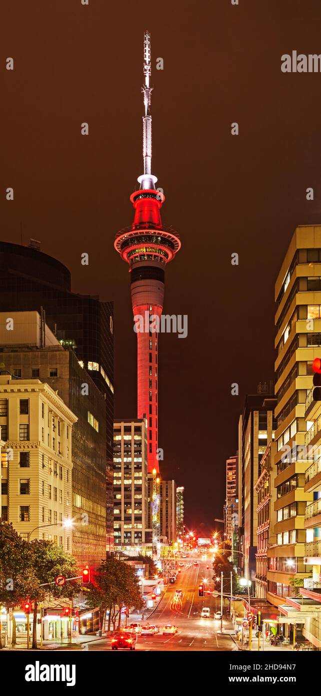 Sky Tower at night, Auckland, Nouvelle-Zélande Banque D'Images