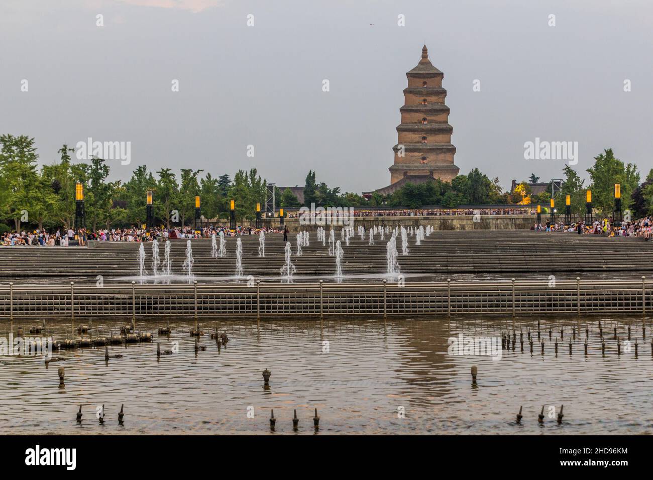 Fontaines devant la Grande Pagode de l'OIE sauvage à Xi'an, en Chine Banque D'Images