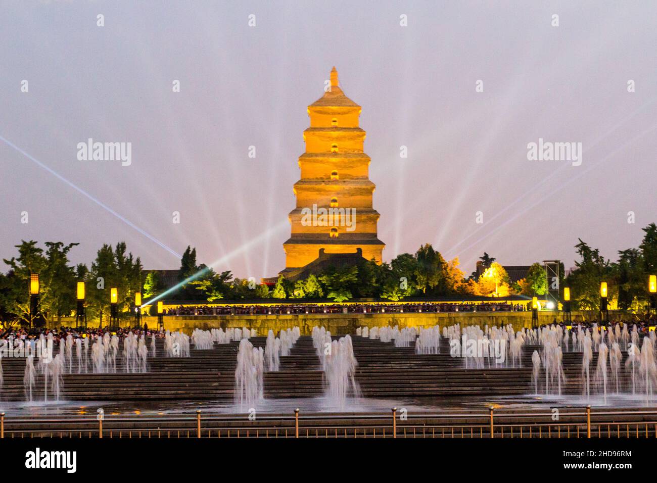 Fontaines devant la Grande Pagode de l'OIE sauvage à Xi'an, en Chine Banque D'Images