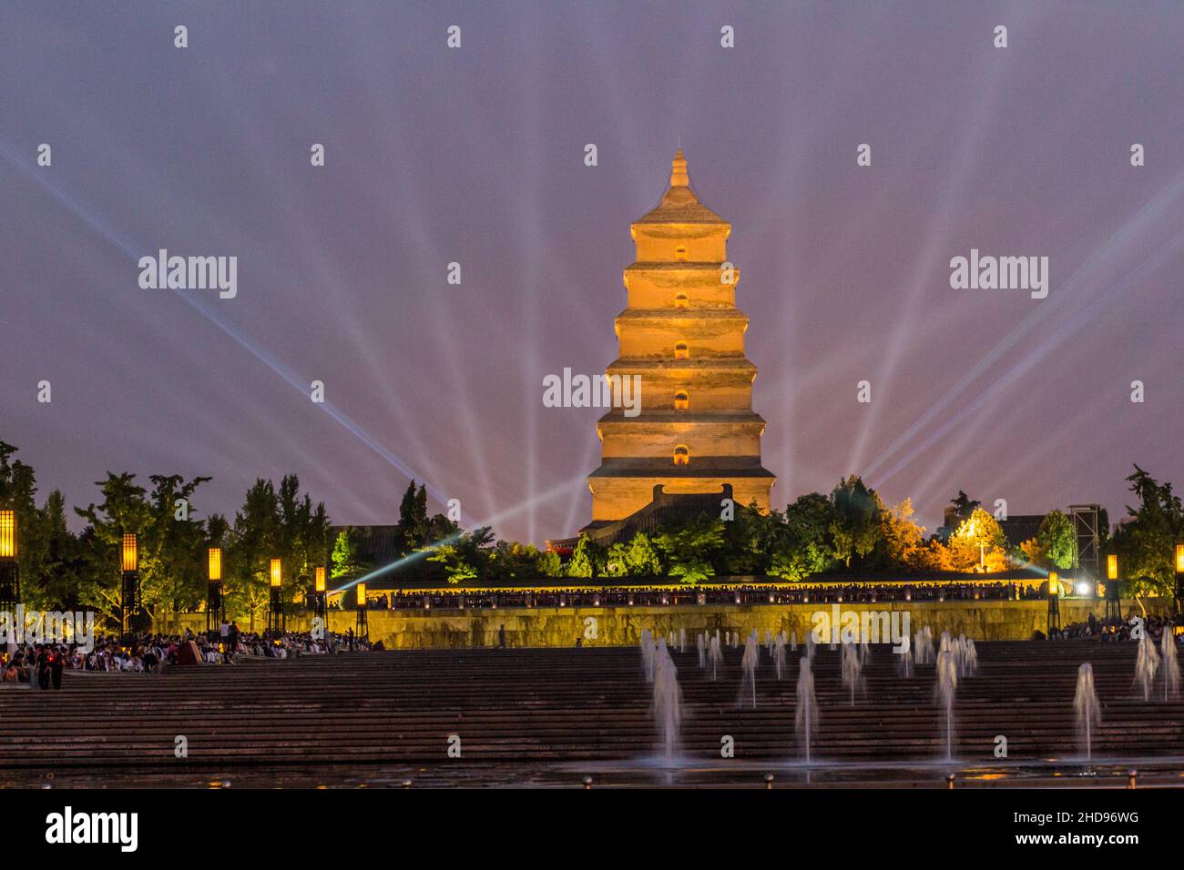 Fontaines devant la Grande Pagode de l'OIE sauvage à Xi'an, en Chine Banque D'Images