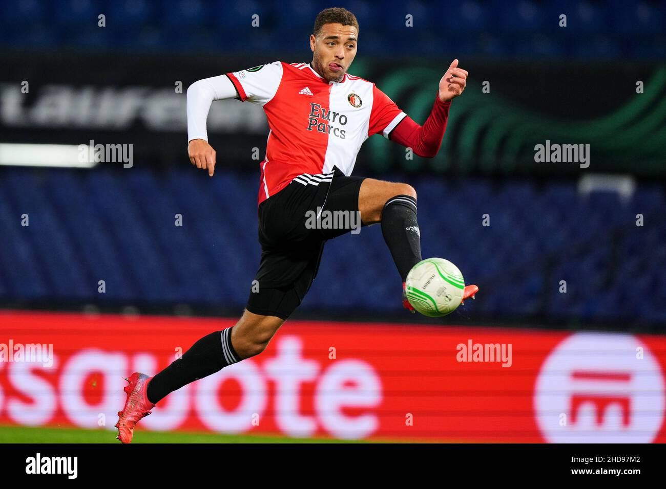 Rotterdam - Cyriel Dessers de Feyenoord lors du match de la Conférence Ligue entre Feyenoord et Maccabi Haifa à de Kuip le 9 décembre 2021 à Rotterdam Banque D'Images
