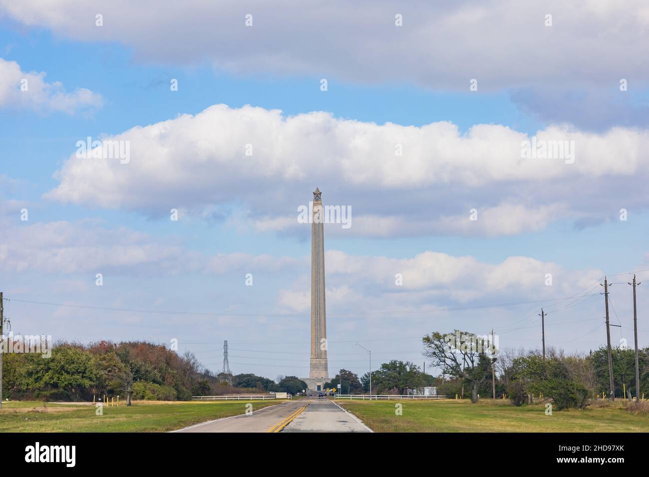 Immense monument de la tour dans le site historique national du champ de bataille de San Jacinto au Texas Banque D'Images