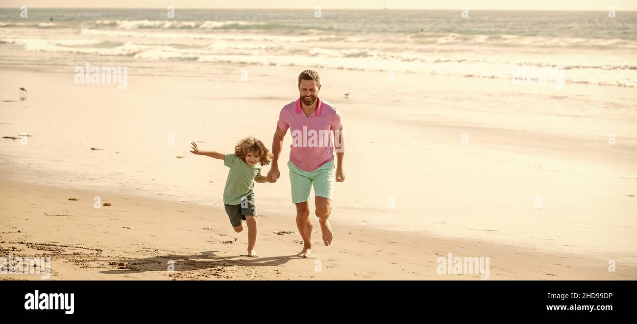 week-end de voyage en famille et vacances. fête des pères ou de la famille.  papa avec un enfant le jour de l'été Photo Stock - Alamy