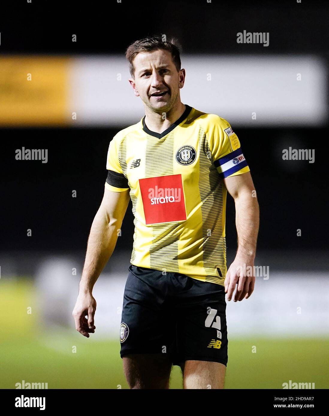Joshua Falkingham de Harrogate Town lors de la manche de seize matchs du Trophée Papa John's au stade Envirovent, à Harrogate.Date de la photo: Mardi 4 janvier 2022. Banque D'Images