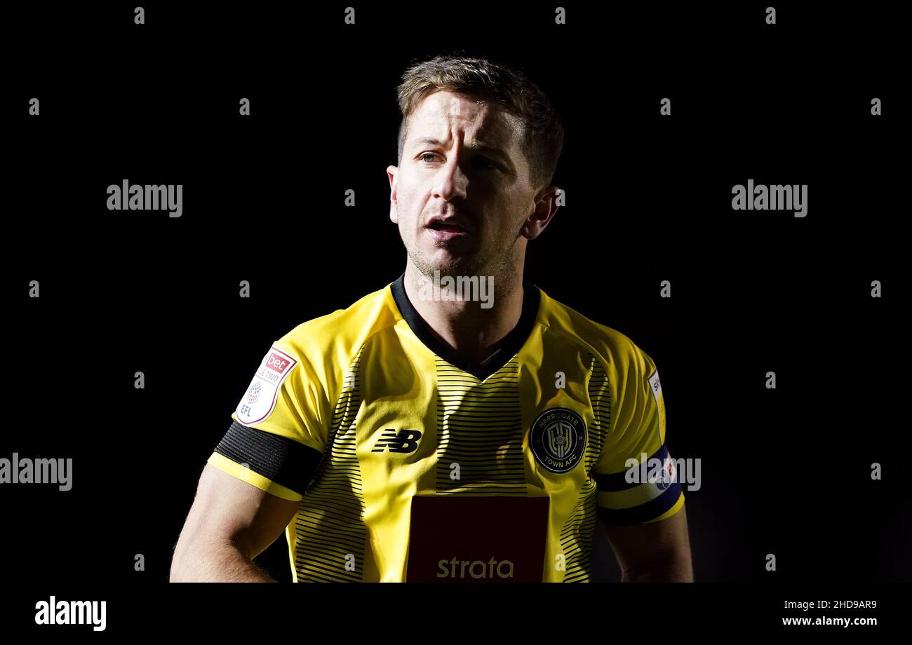 Joshua Falkingham de Harrogate Town lors de la manche de seize matchs du Trophée Papa John's au stade Envirovent, à Harrogate.Date de la photo: Mardi 4 janvier 2022. Banque D'Images