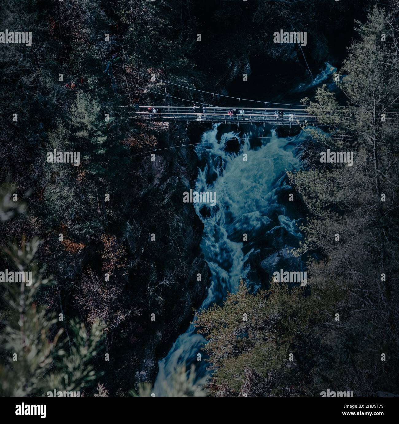 Vue panoramique sur le parc national de Tallulah gorge avec cascades dans le nord de la Géorgie Banque D'Images