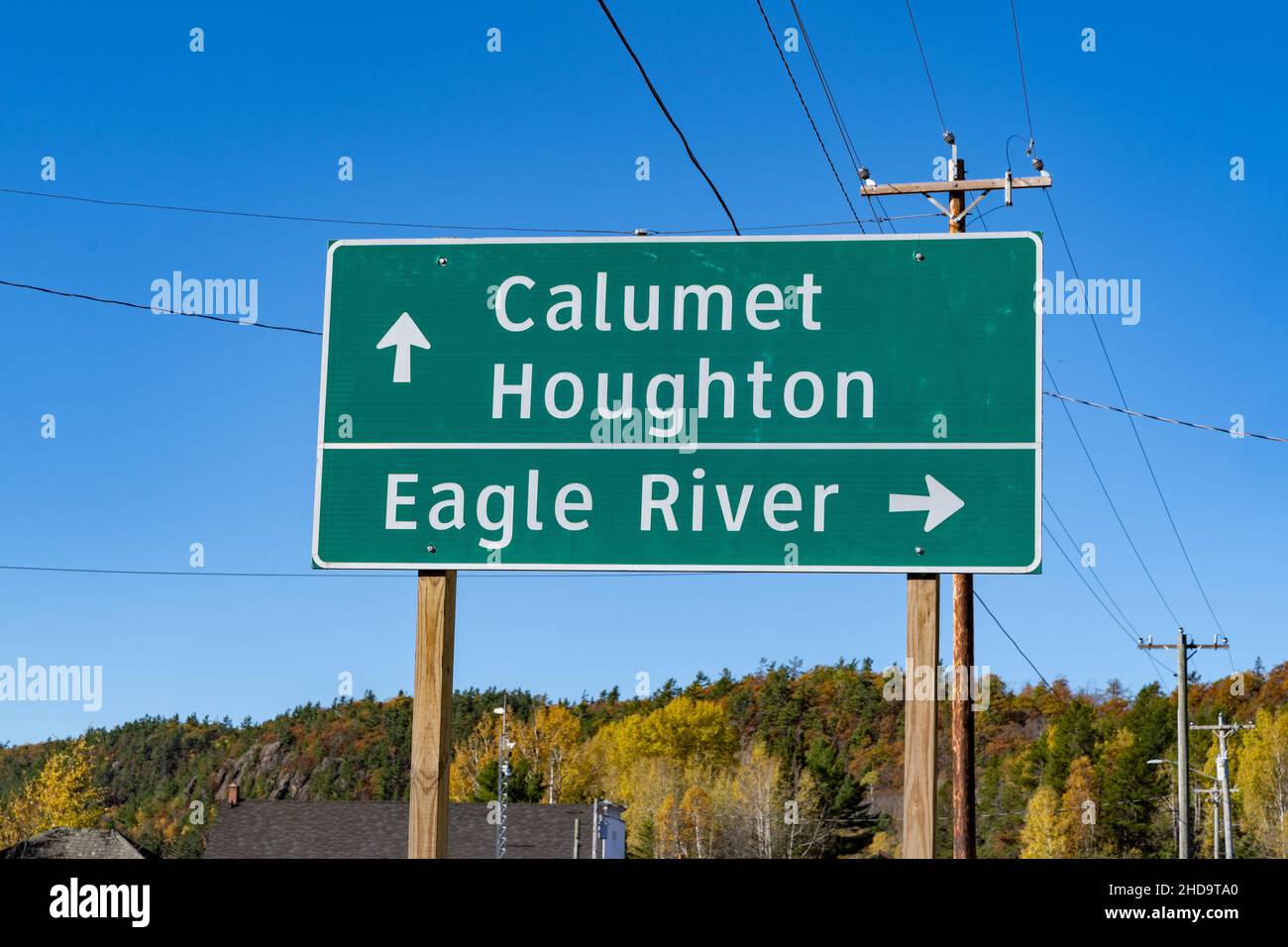 Panneau indiquant les directions vers les villes de la péninsule supérieure du Michigan - Eagle River, Calumet et Houghton Banque D'Images