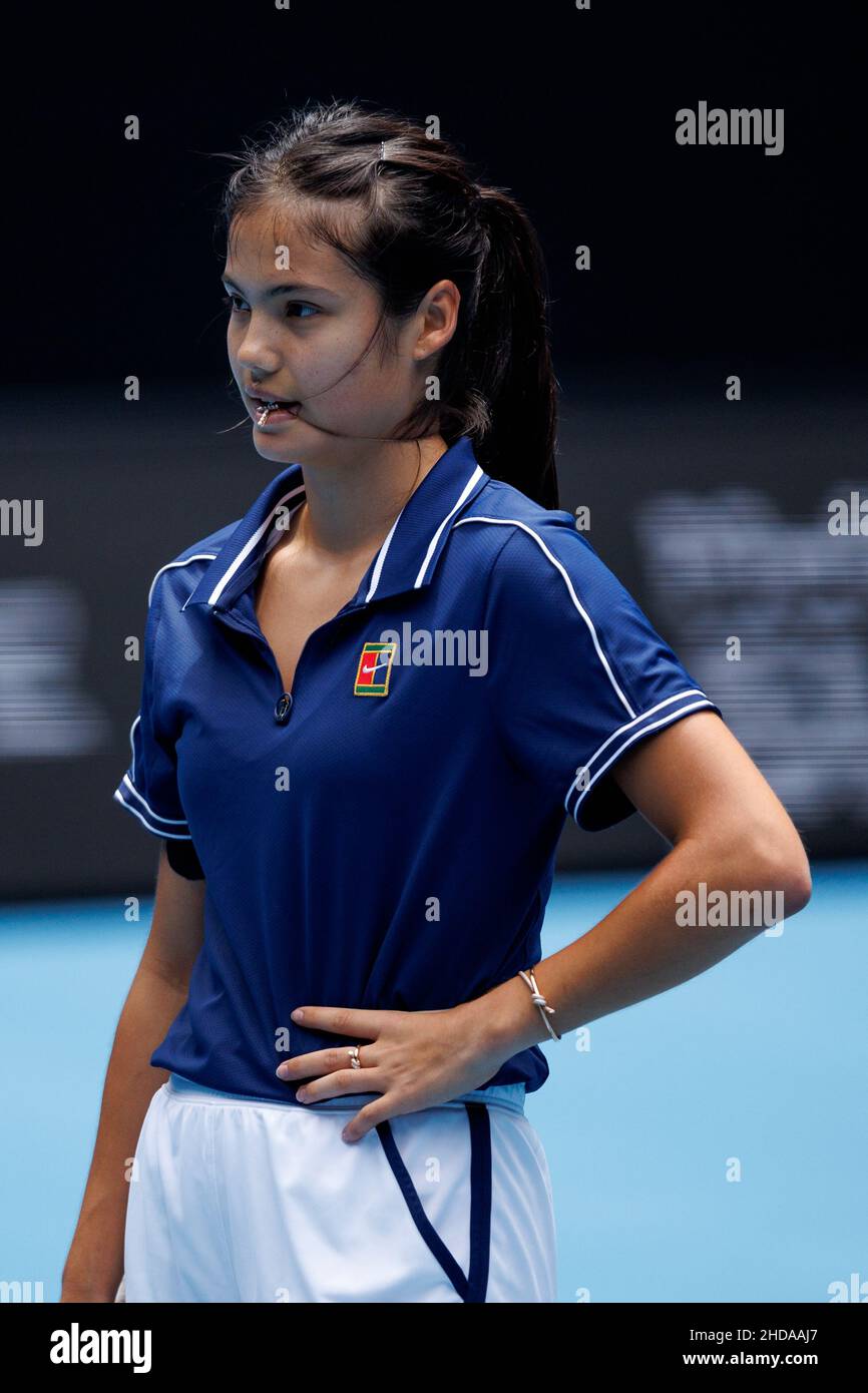 EMMA RADUCANU (GBR) s'entraînant sur le stade Margaret court à l'Open d'Australie 2022 le mercredi 2022 janvier, Melbourne Park Banque D'Images