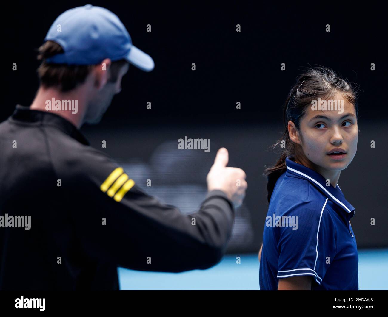 EMMA RADUCANU (GBR) s'entraînant sur le stade Margaret court à l'Open d'Australie 2022 le mercredi 2022 janvier, Melbourne Park Banque D'Images