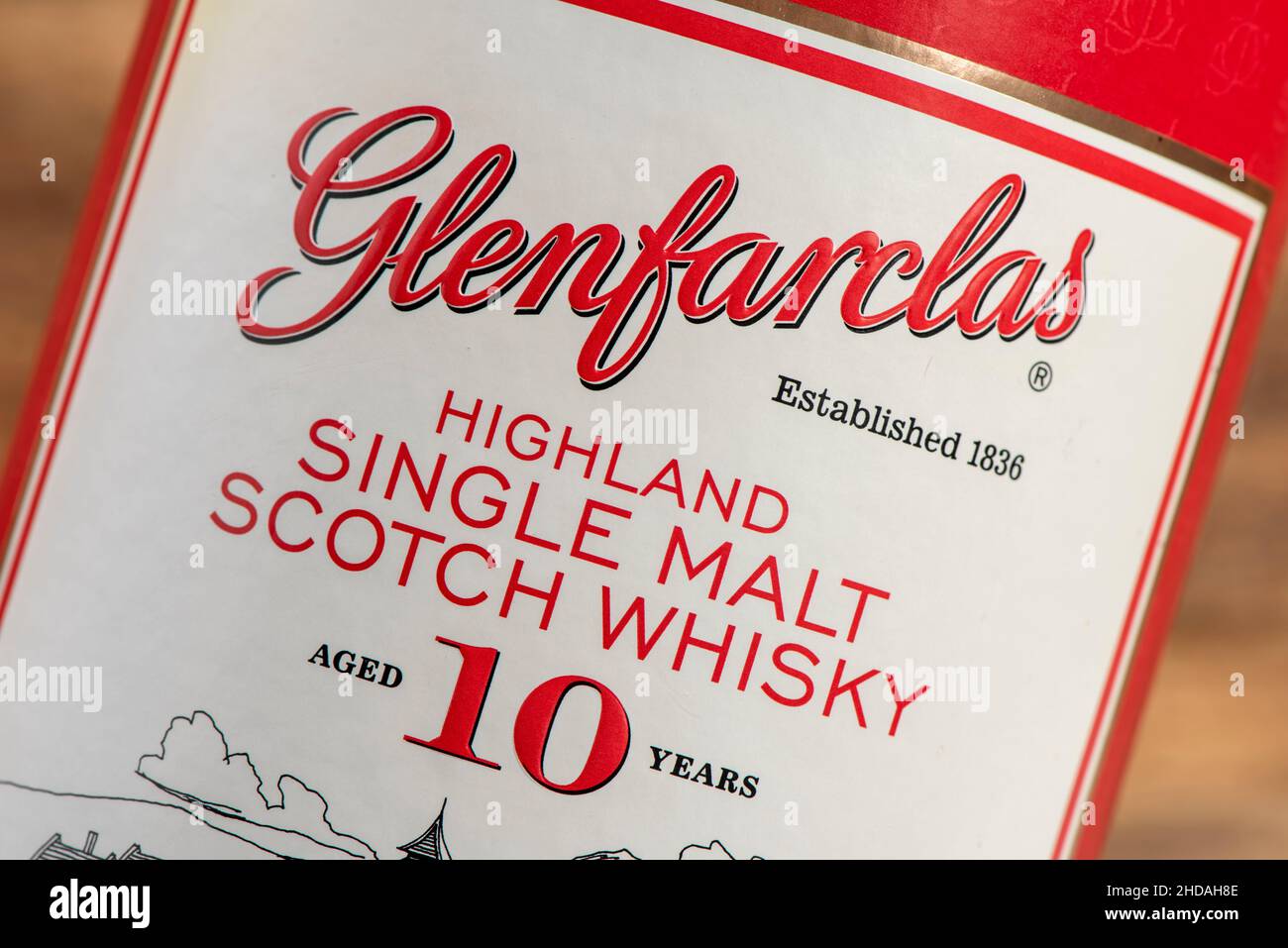 ÉDIMBOURG, ÉCOSSE - 23 DÉCEMBRE 2021 : boîte de whisky single malt Glenfarclas vieux de 10 ans Banque D'Images
