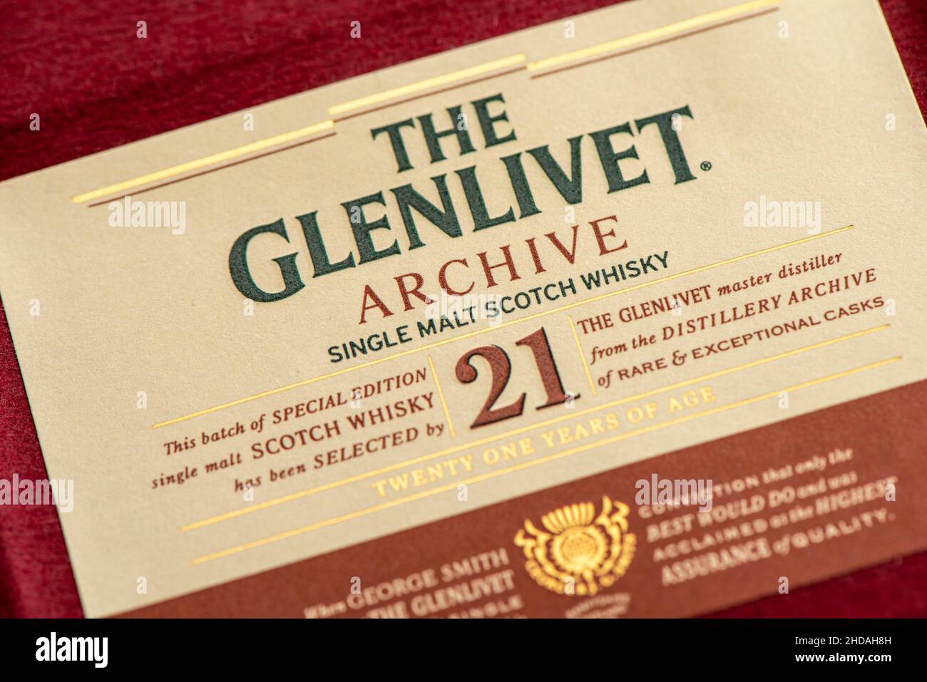 ÉDIMBOURG, ÉCOSSE - 04 JANVIER 2022 : boîte de whisky single malt Glenlivet vieux de 21 ans Banque D'Images
