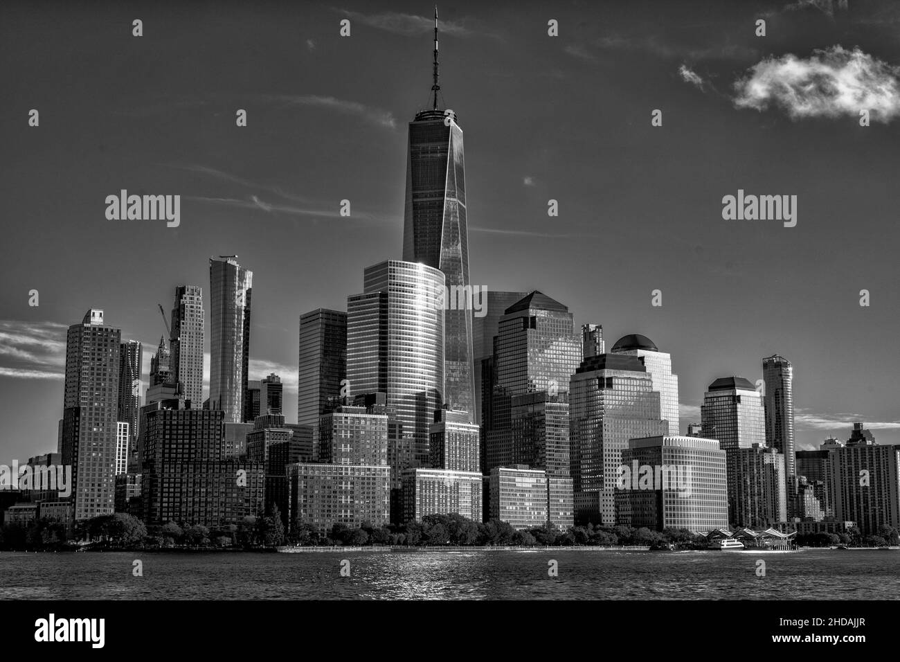 Prise de vue en niveaux de gris de New York Cruises Jersey, États-Unis Banque D'Images