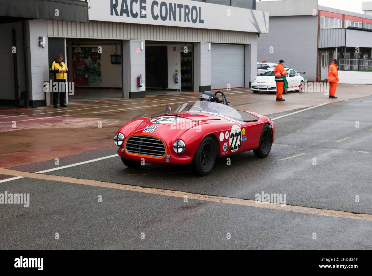 Le Rouge, 1955 ans, Tojeiro Bristol, de Simon Arscott et Graham Dodridge, qui se qualifient pour le trophée MRL RAC Woodcote, au Silverstone Classic 2021 Banque D'Images