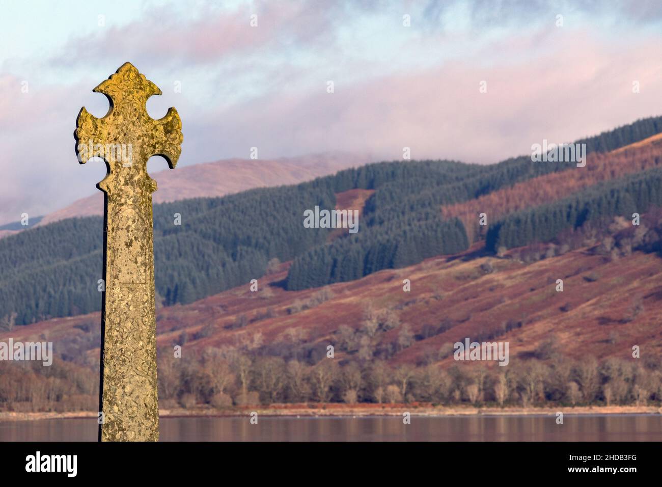 Celtic Cross - Inveraray est une ville sur la rive ouest du Loch Fyne à Argyll et Bute, en Écosse. Banque D'Images