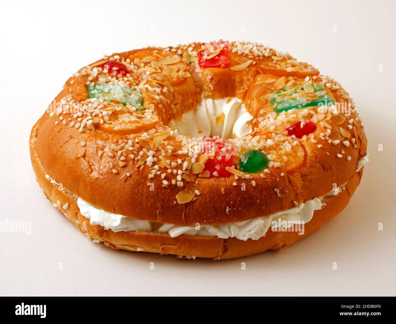 Roscón de Reyes. Dessert épiphanie typique d'Espagne. Banque D'Images