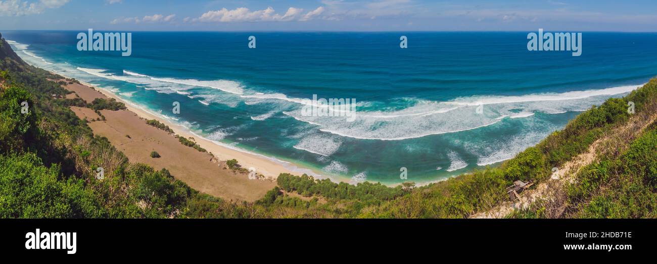 Vue aérienne de la beauté de Bali plage.Plage paradisiaque vide, vagues bleues sur l'île de Bali, Indonésie.BANNIÈRE Suluban et Nyang Nyang Nyang place, longue Banque D'Images