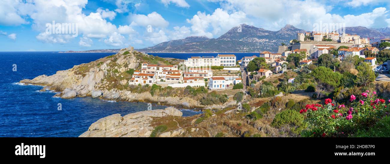 Paysage avec la ville de Calvi, île Corse, France Banque D'Images