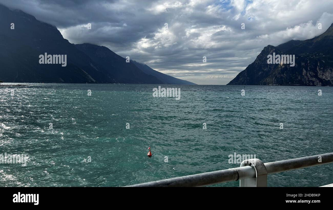 Vue sur Lago di Garda Garadasee Banque D'Images