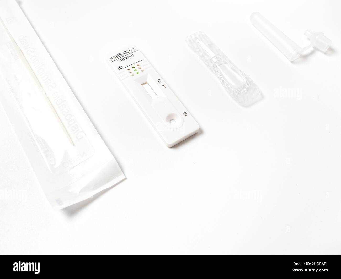 Carte-test Rapid SARS-CoV-2 Antigen.Concept COVID 19. Banque D'Images