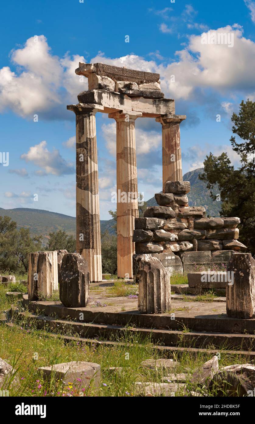 La Tholos Delphi circulaire temple avec des colonnes doriques, 380 BC, sanctuaire d'Athéna Pronaia, Site archéologique de Delphes, Grèce Banque D'Images