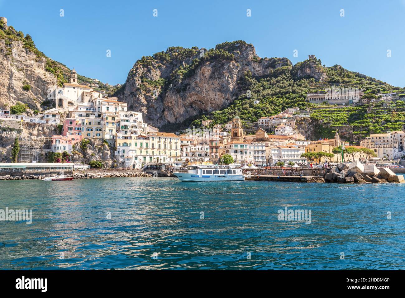 Côte amalfitaine, Italie - juillet 01 2021 : vue spectaculaire de la mer sur la ville d'Amalfi Banque D'Images
