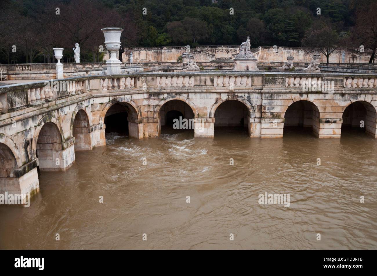 Roman les jardins de la Fontaine ou jardins de la Fontaine à Nîmes, France. Banque D'Images