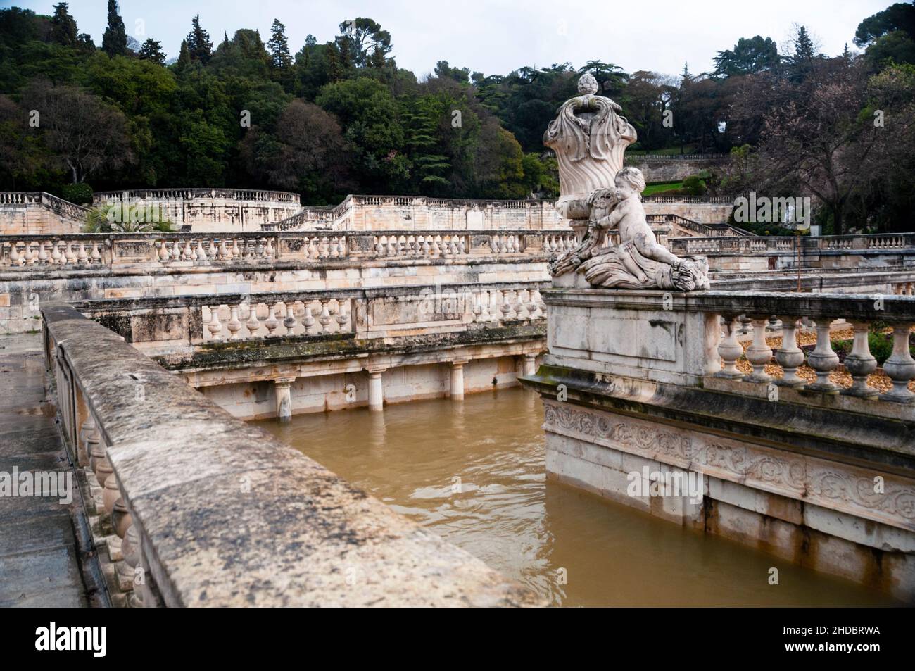 Les jardins de la Fontaine ou jardins de la Fontaine à Nîmes, France. Banque D'Images