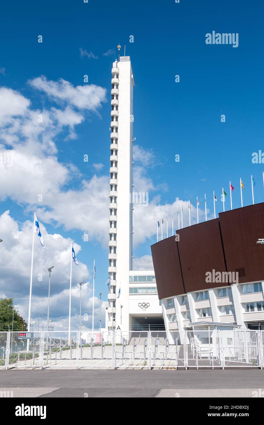 Helsinki, Finlande - 5 août 2021 : la tour du stade olympique d'Helsinki, un point de repère distinct d'une hauteur de 72,71 mètres (238,5 pieds). Banque D'Images