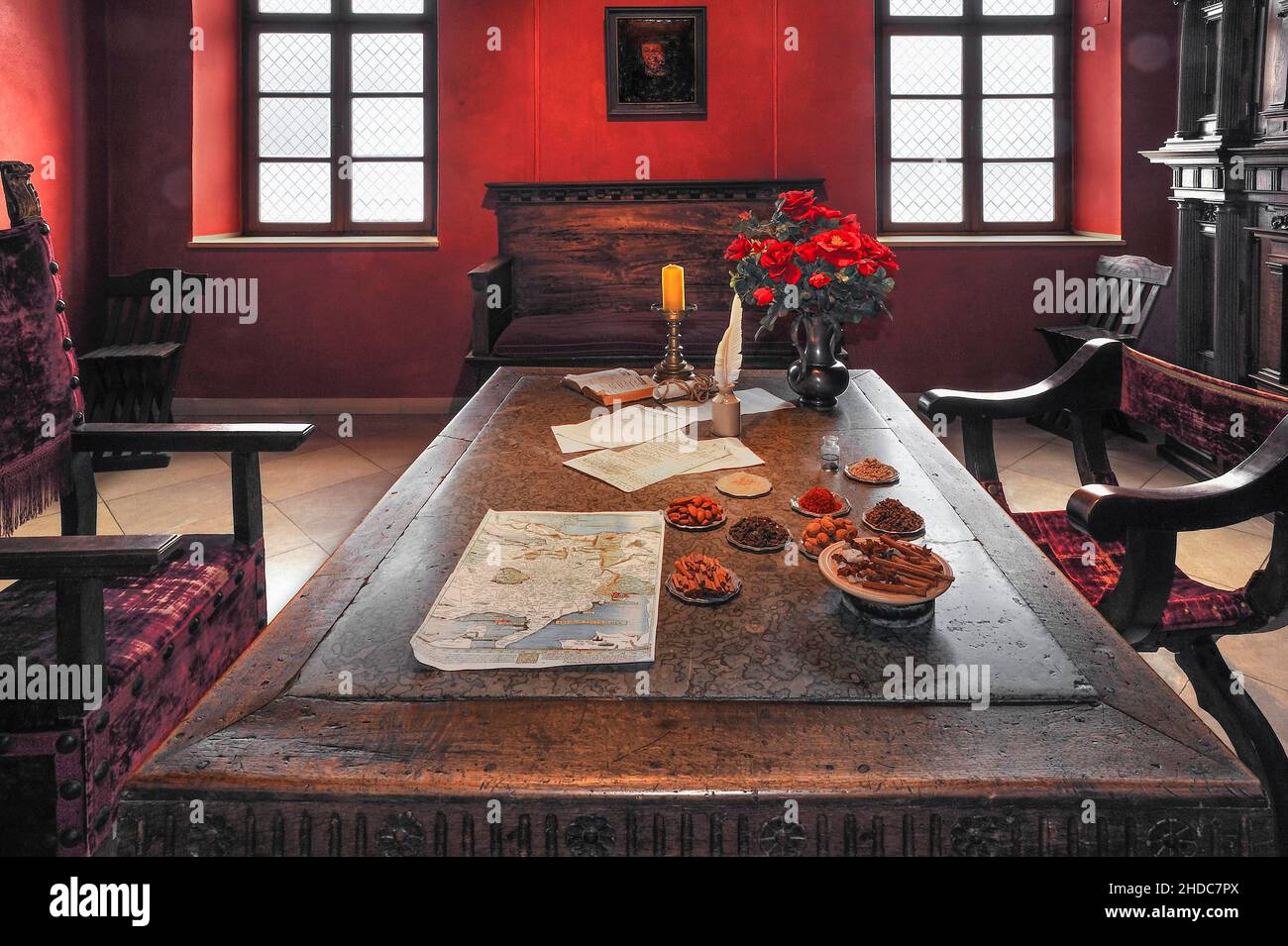 Table hollandaise dans la salle de réception, les épices représentent les marchandises de l'époque à la fin du 16th siècle, Tucherschloss, Nuremberg, Moyen Banque D'Images