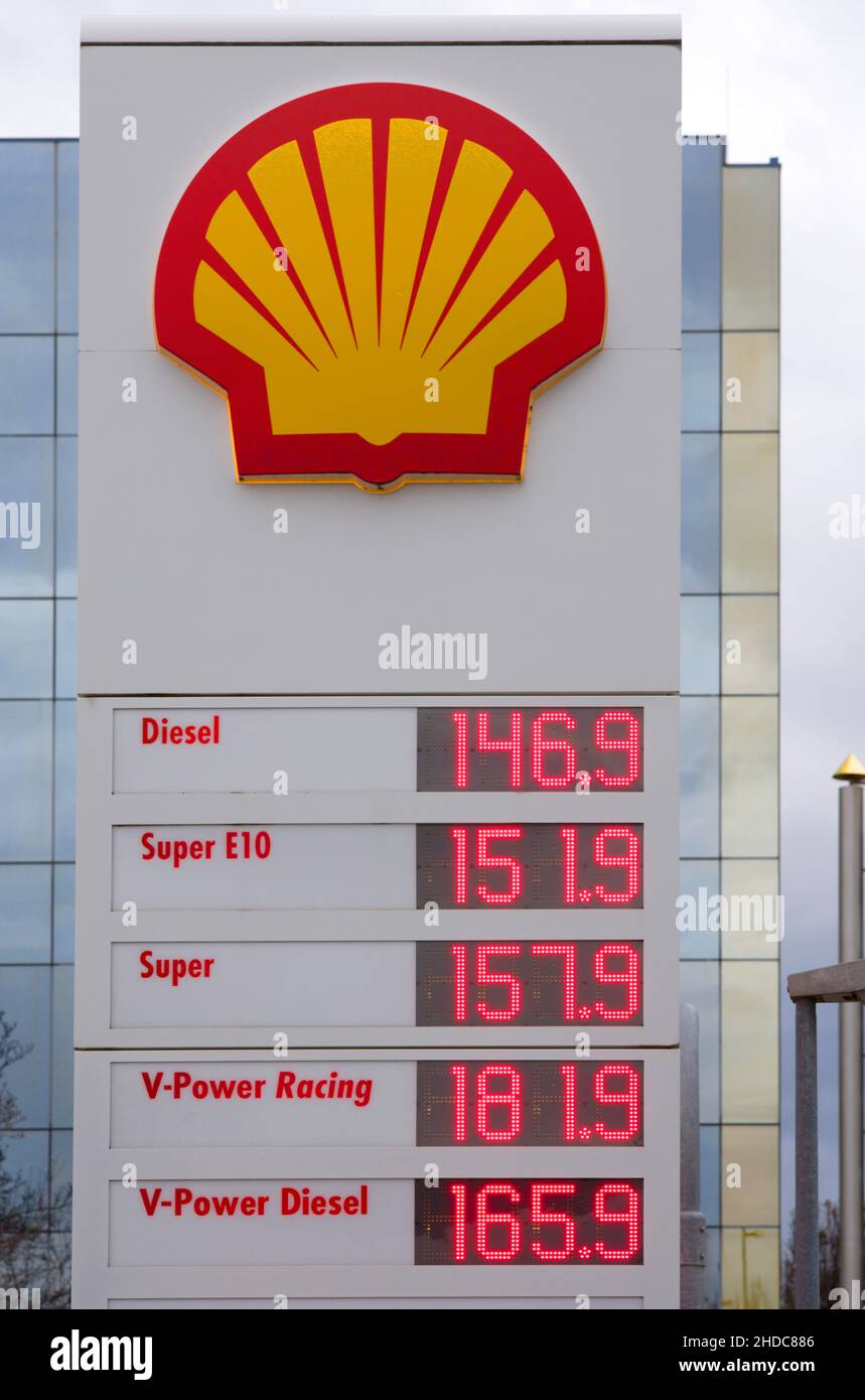 Afficher les prix de l'essence, STATION ESSENCE SHELL, Fellbach, Bade-Wurtemberg, Allemagne Banque D'Images