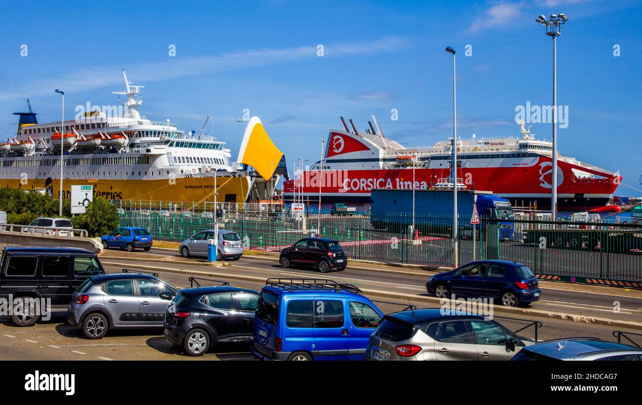 Port de ferry avec chargement de camions, Bastia, Corse, Bastia, Corse,France, Europe Banque D'Images