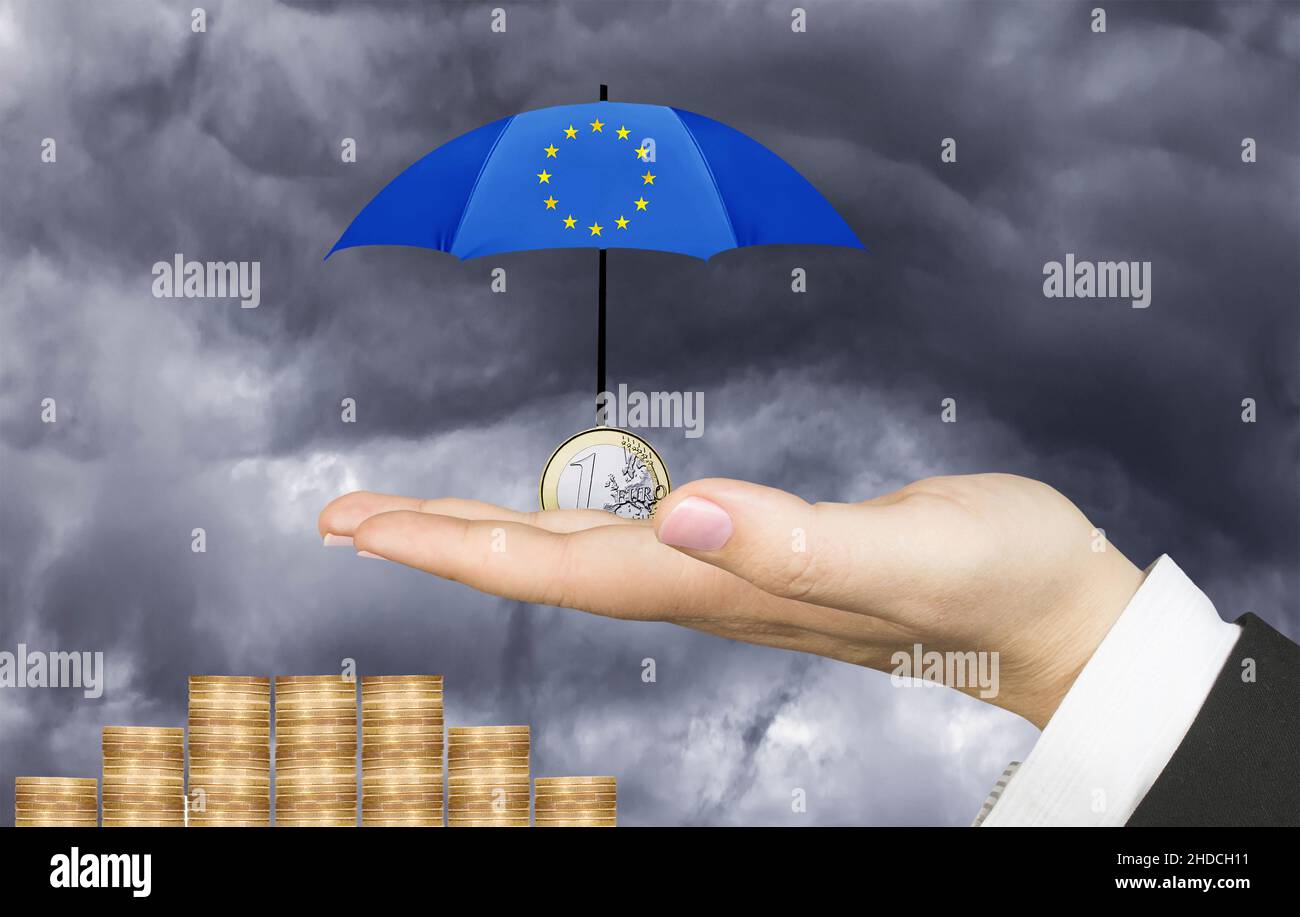 Euro-Rettungsschirm, dient dem Schutz der Waehrung vor Kream, Gewitter, Regenwolken, main, Muenzen,1 euros, Rettungsschirm, Banque D'Images