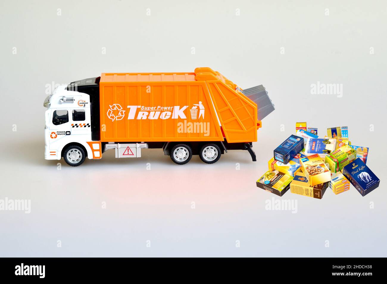Camion, LKW, holt Verpackungen aus Pappe und Papier ab, Wertstoffe, recyclage, Abfallwirtschaft, Banque D'Images