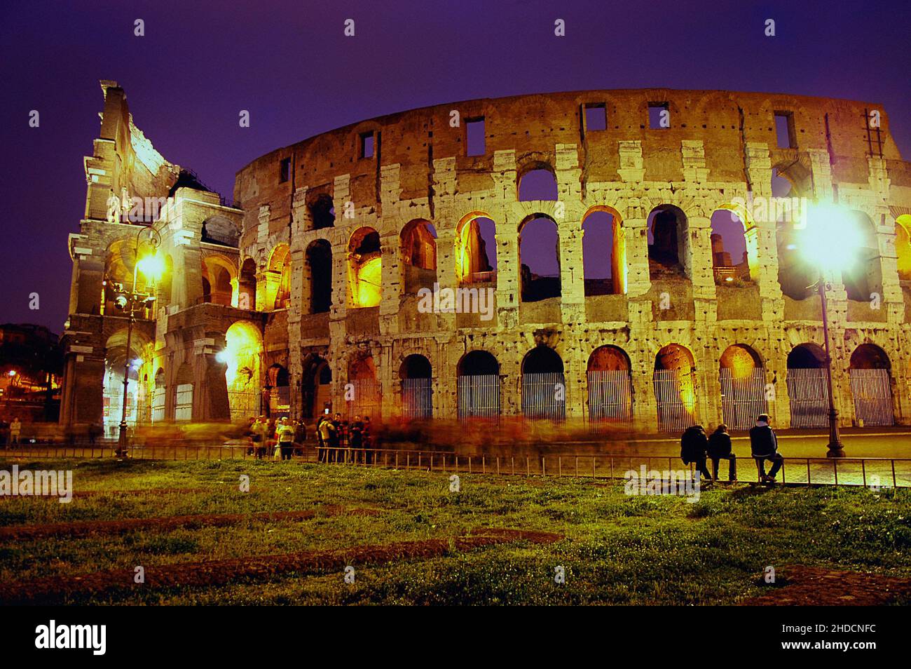 Ialien, Rom. Kolosseum, Nachtaufnahme, Architektur, historisches Bauwerk, Amphittheater Rundtheater,, Banque D'Images