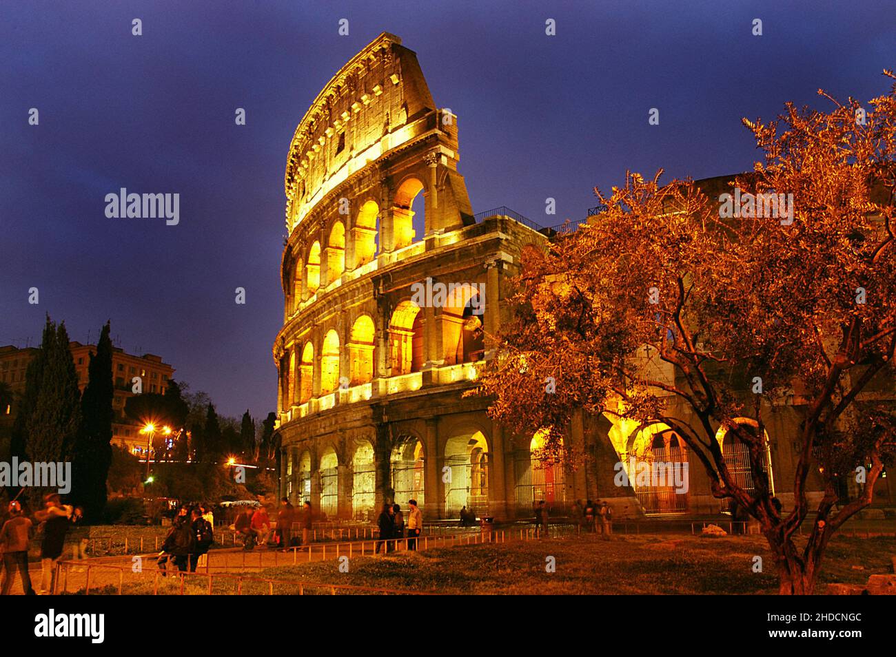 Ialien, Rom. Kolosseum, Nachtaufnahme, Architektur, historisches Bauwerk, Amphittheater Rundtheater,, Banque D'Images